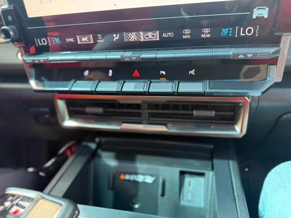 2025 GMC Hummer EV - Image 15 of 15