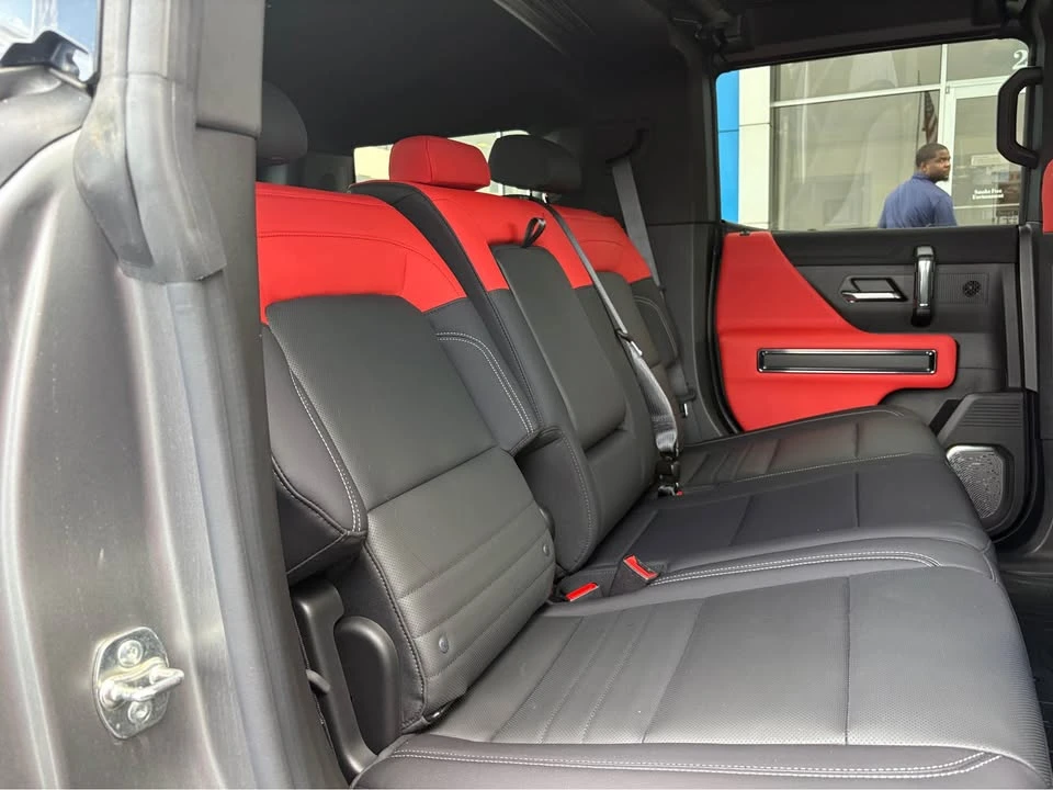 2025 GMC Hummer EV - Image 7 of 14