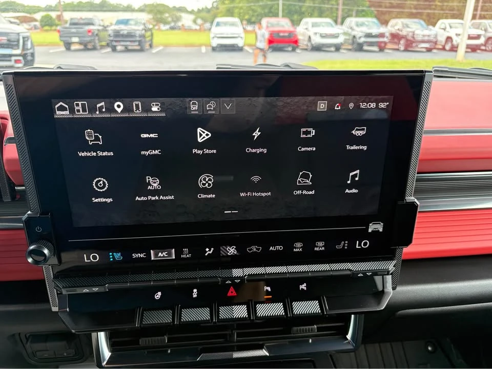 2025 GMC Hummer EV - Image 11 of 14