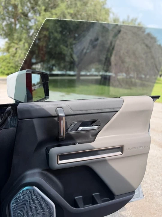 2025 GMC Hummer EV - Image 13 of 15
