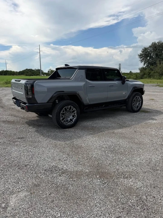 2025 GMC Hummer EV - Image 5 of 15