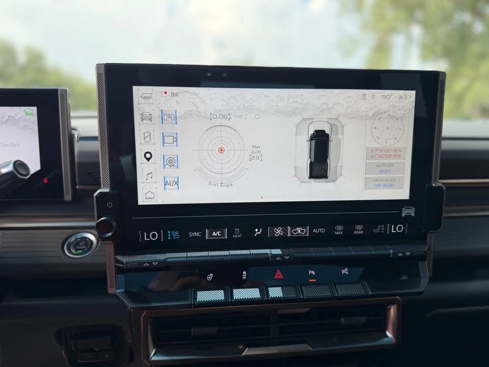 2025 GMC Hummer EV - Image 12 of 15