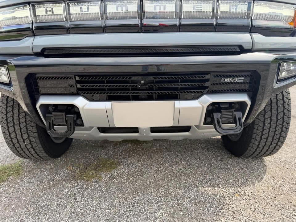 2025 GMC Hummer EV - Image 8 of 15