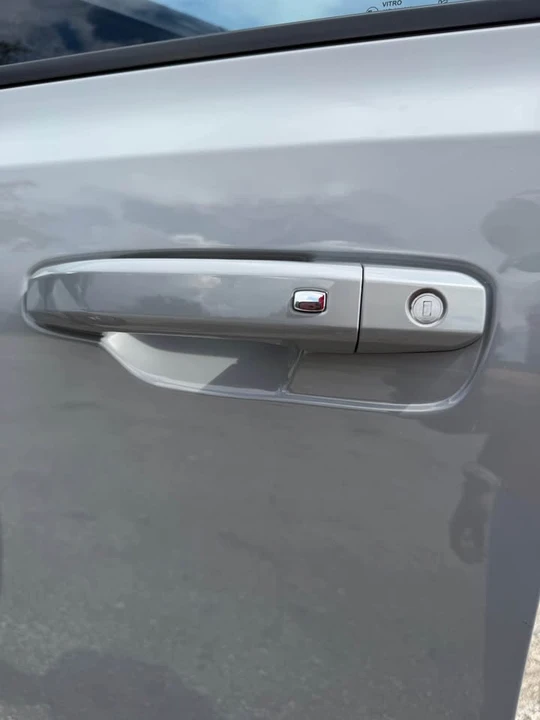 2025 GMC Hummer EV - Image 9 of 15