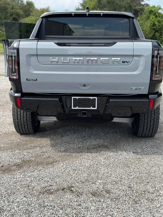 2025 GMC Hummer EV - Image 4 of 15
