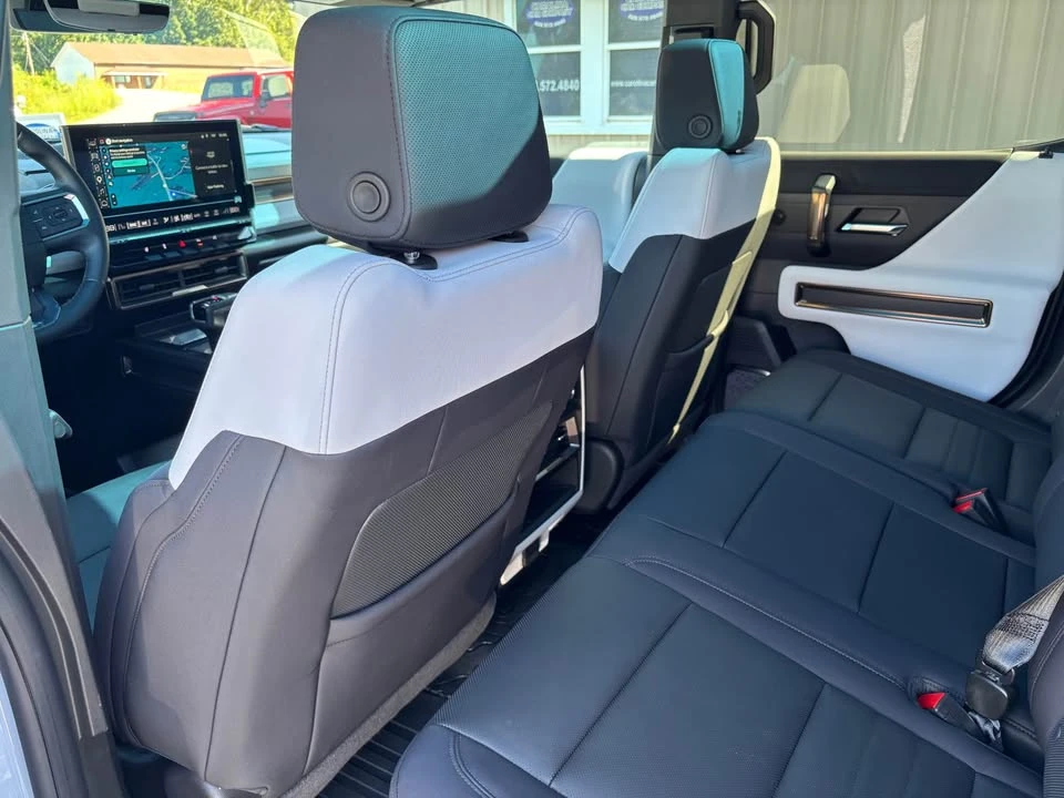 2025 GMC Hummer EV - Image 14 of 20