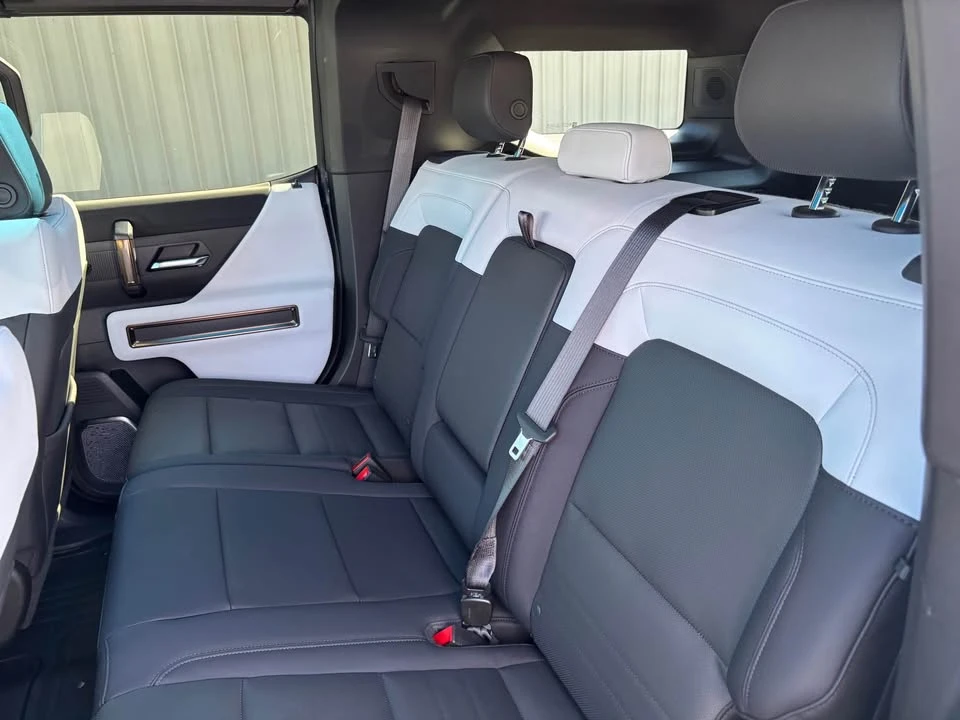 2025 GMC Hummer EV - Image 13 of 20