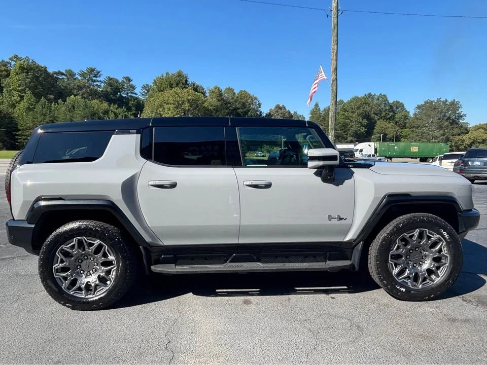 2025 GMC Hummer EV - Image 6 of 20