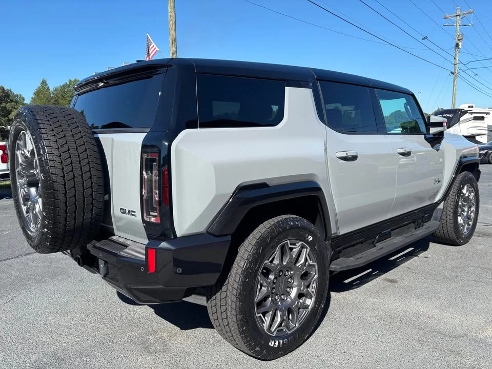 2025 GMC Hummer EV - Image 5 of 20