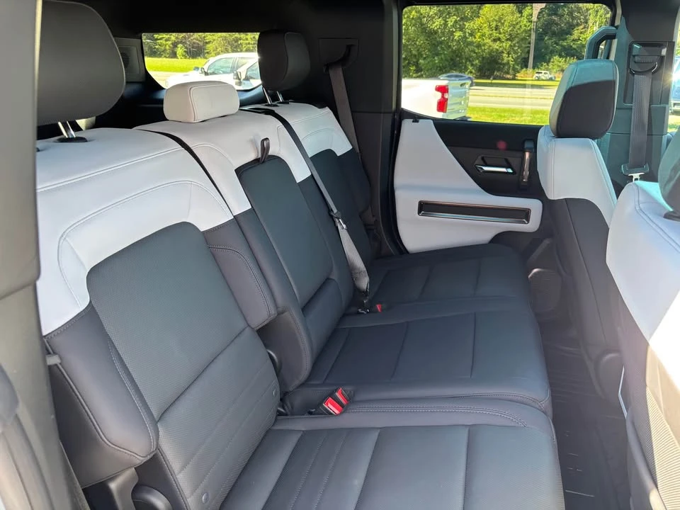 2025 GMC Hummer EV - Image 15 of 20
