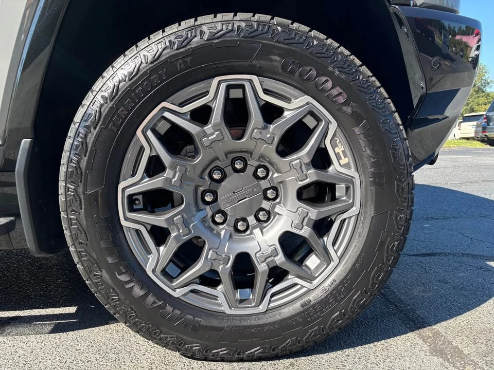 2025 GMC Hummer EV - Image 20 of 20
