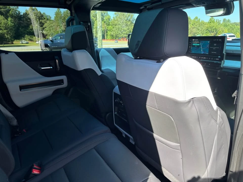 2025 GMC Hummer EV - Image 16 of 20