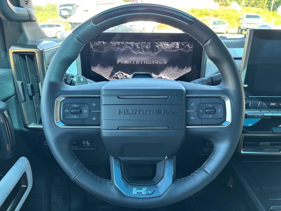 2025 GMC Hummer EV - Image 10 of 20