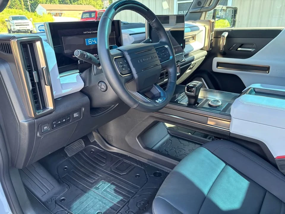 2025 GMC Hummer EV - Image 9 of 20