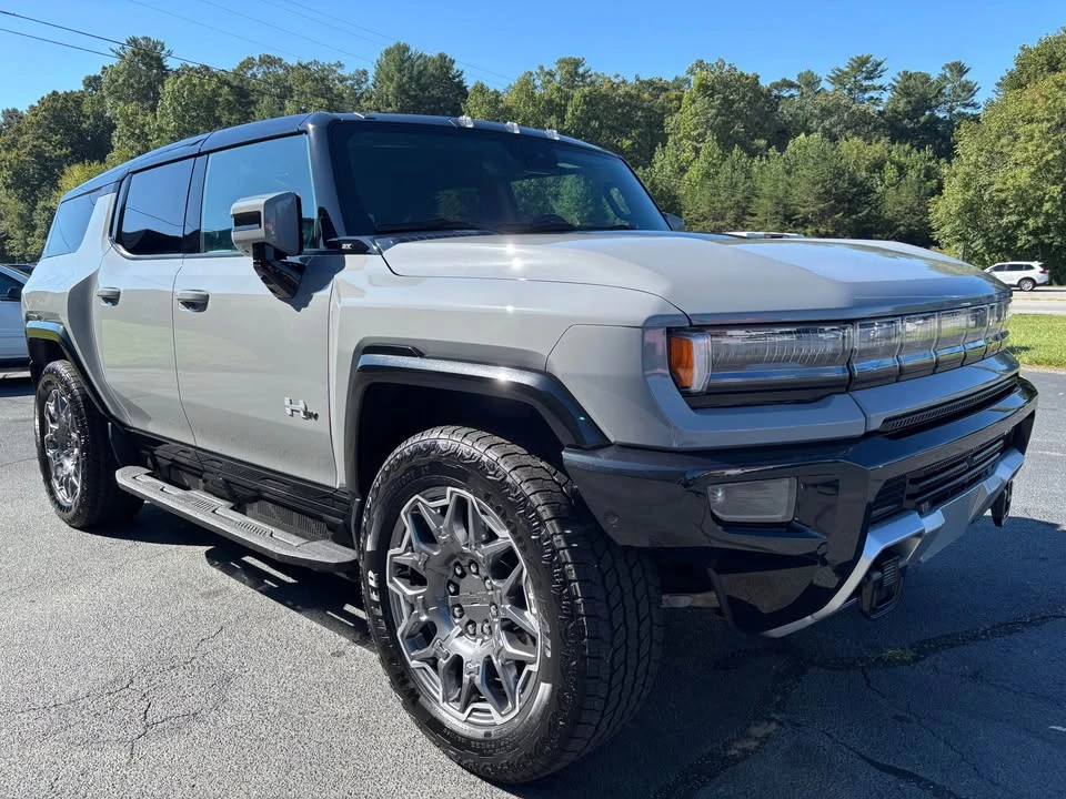2025 GMC Hummer EV - Image 7 of 20