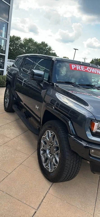 2025 GMC Hummer EV - Image 3 of 10