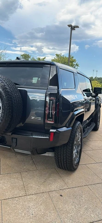 2025 GMC Hummer EV - Image 5 of 10
