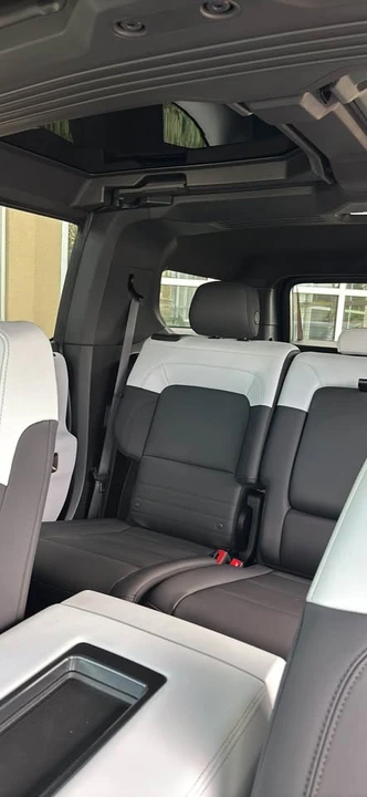2025 GMC Hummer EV - Image 9 of 10