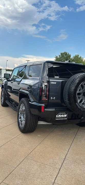 2025 GMC Hummer EV - Image 6 of 10