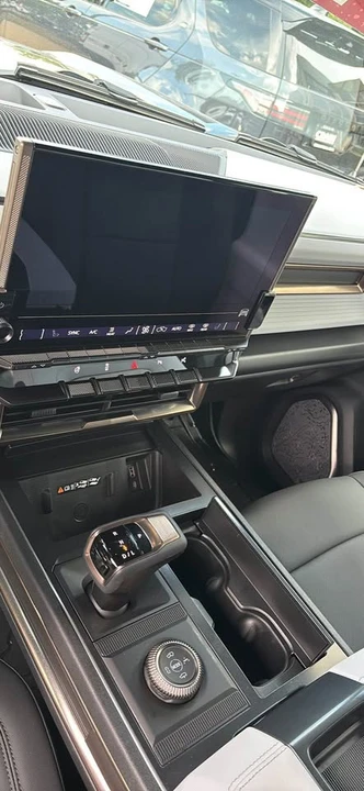 2025 GMC Hummer EV - Image 10 of 10