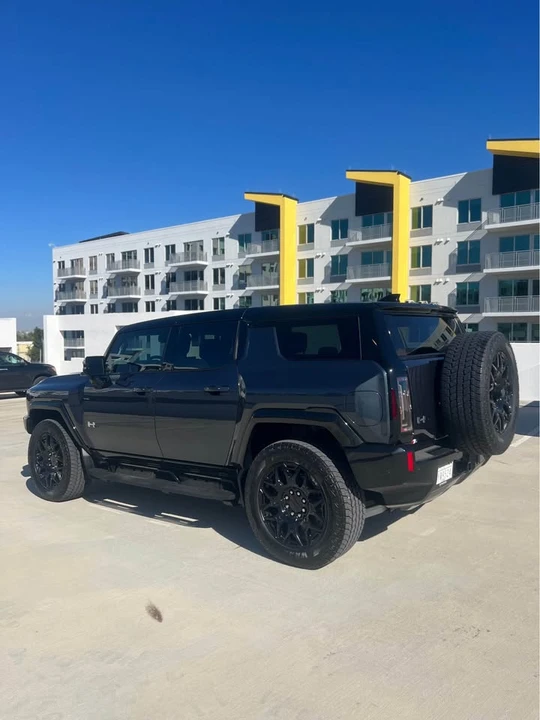 2025 GMC Hummer EV - Image 7 of 15