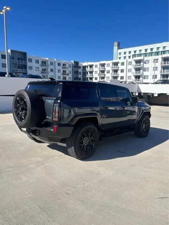 2025 GMC Hummer EV - Image 6 of 15