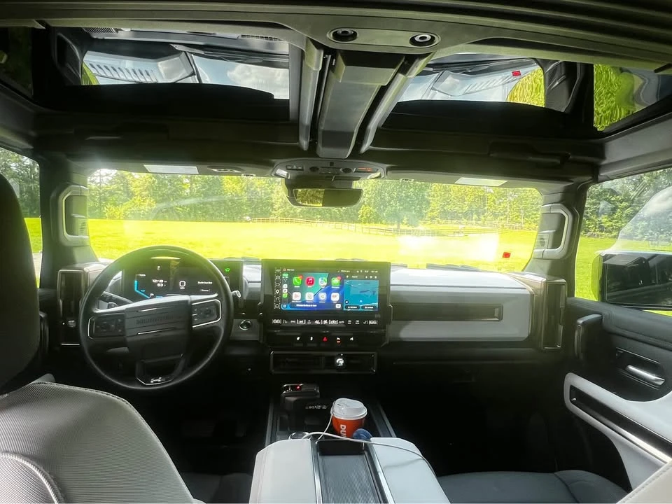 2025 GMC Hummer EV - Image 10 of 15