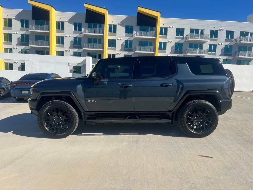 2025 GMC Hummer EV - Image 4 of 15