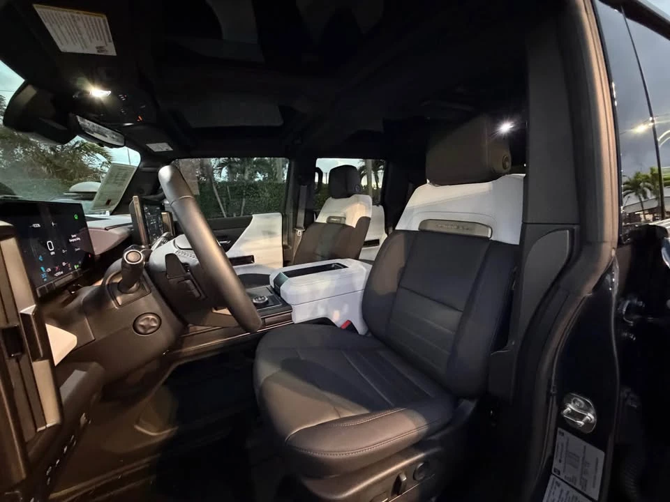 2025 GMC Hummer EV - Image 8 of 15