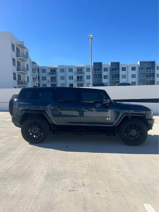 2025 GMC Hummer EV - Image 5 of 15