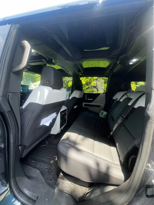 2025 GMC Hummer EV - Image 15 of 15