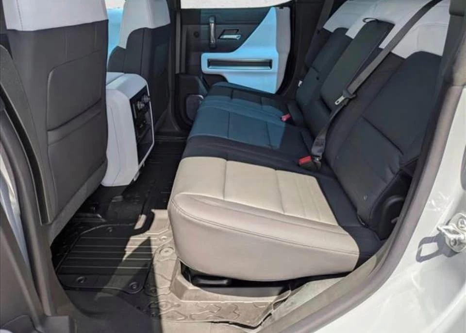 2025 GMC Hummer EV - Image 5 of 6