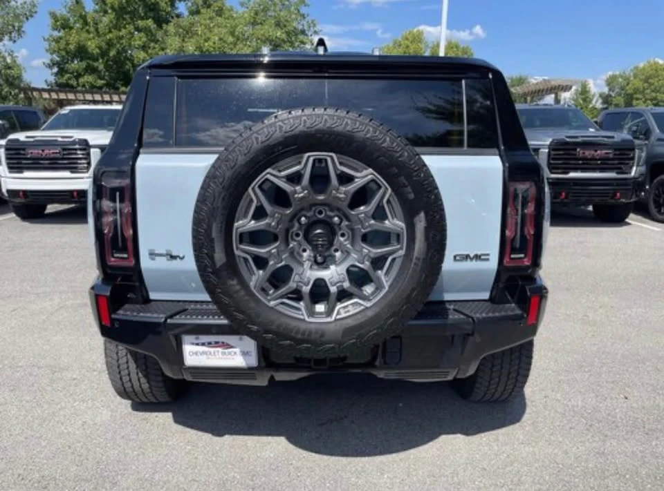 2025 GMC Hummer EV - Image 6 of 11