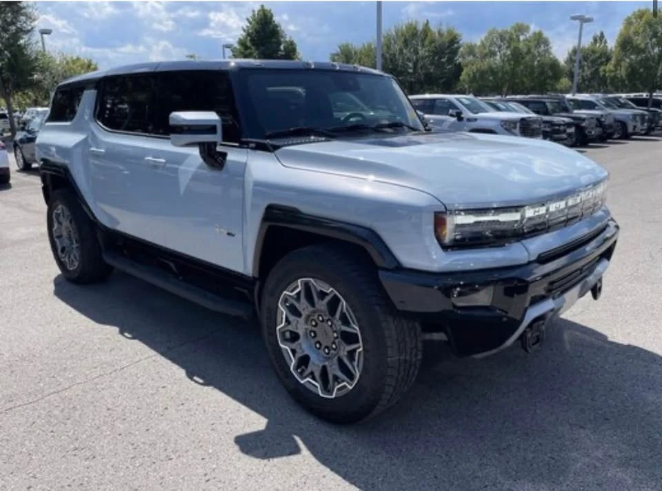 2025 GMC Hummer EV - Image 5 of 11