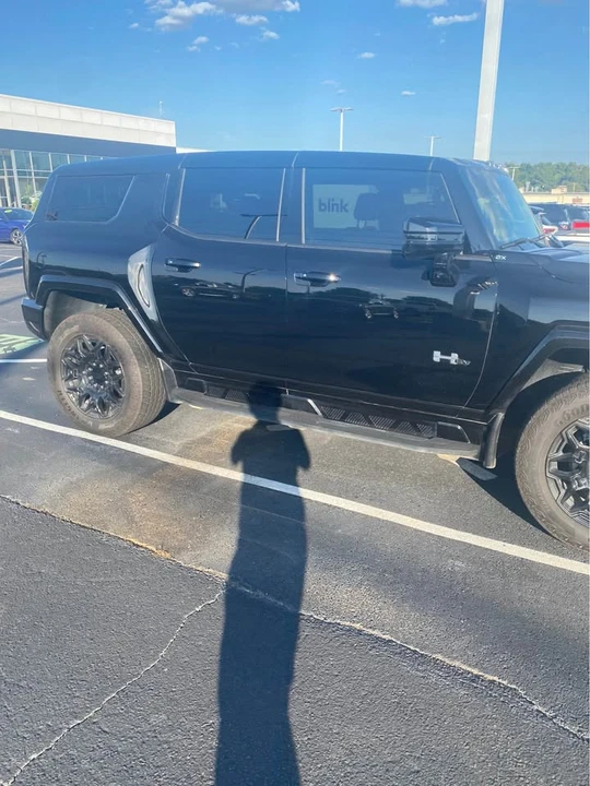 2025 GMC Hummer EV - Image 4 of 11