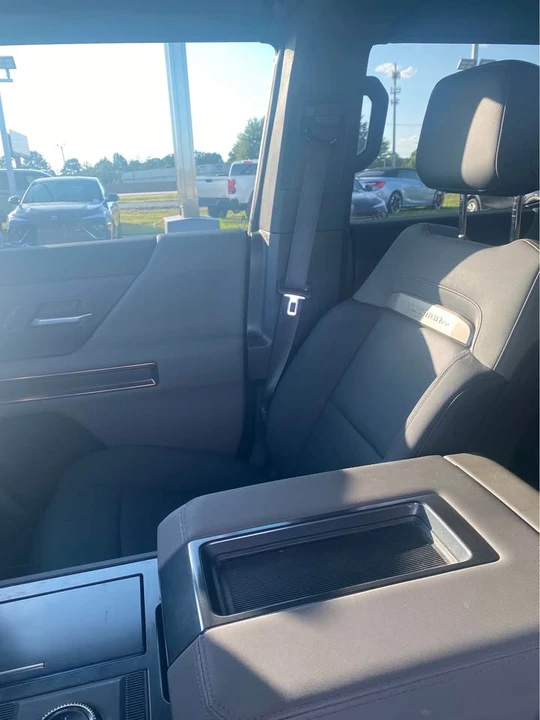 2025 GMC Hummer EV - Image 8 of 11
