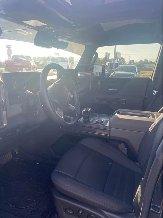 2025 GMC Hummer EV - Image 7 of 11