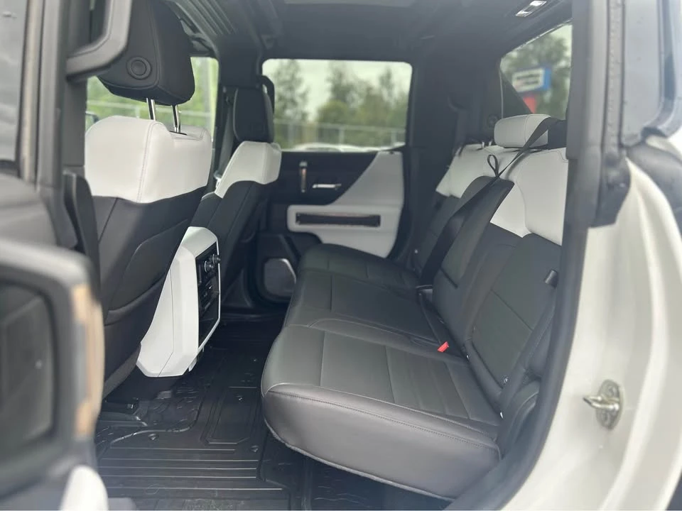 2025 GMC Hummer EV - Image 9 of 20