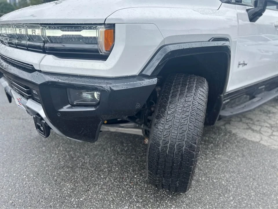 2025 GMC Hummer EV - Image 17 of 20