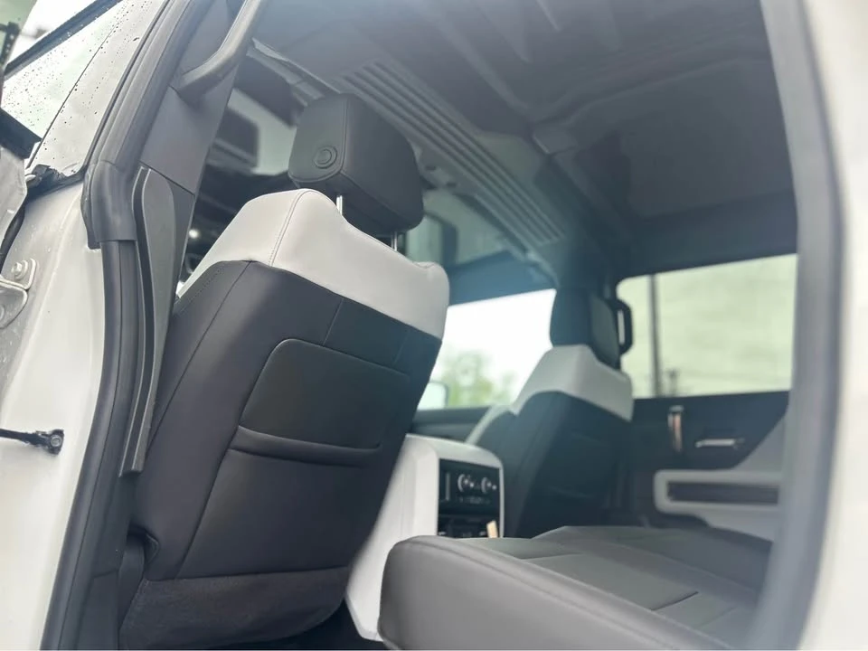2025 GMC Hummer EV - Image 10 of 20