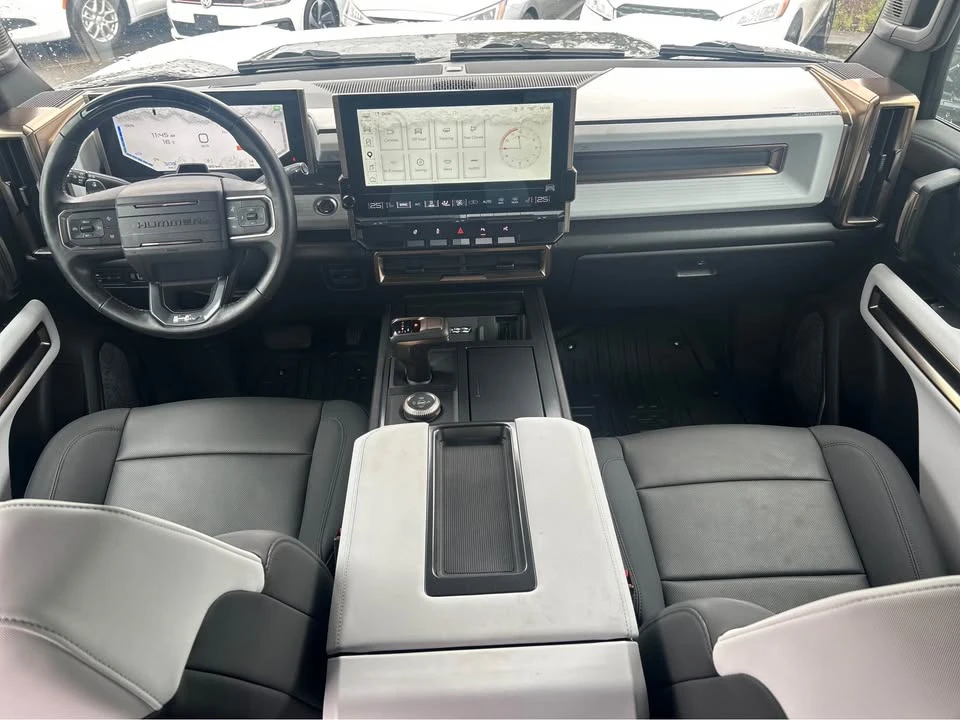2025 GMC Hummer EV - Image 11 of 20