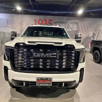 2025 GMC Sierra Denali
