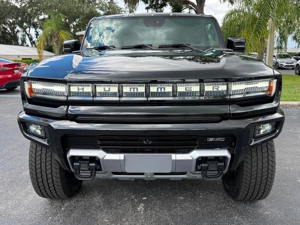 2025 GMC Hummer EV - Image 7 of 12