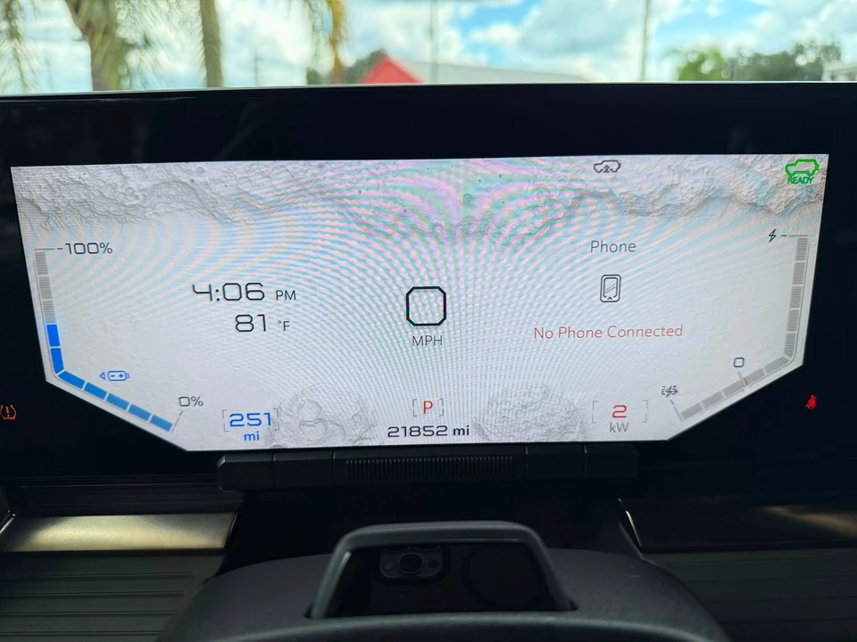 2025 GMC Hummer EV - Image 11 of 12