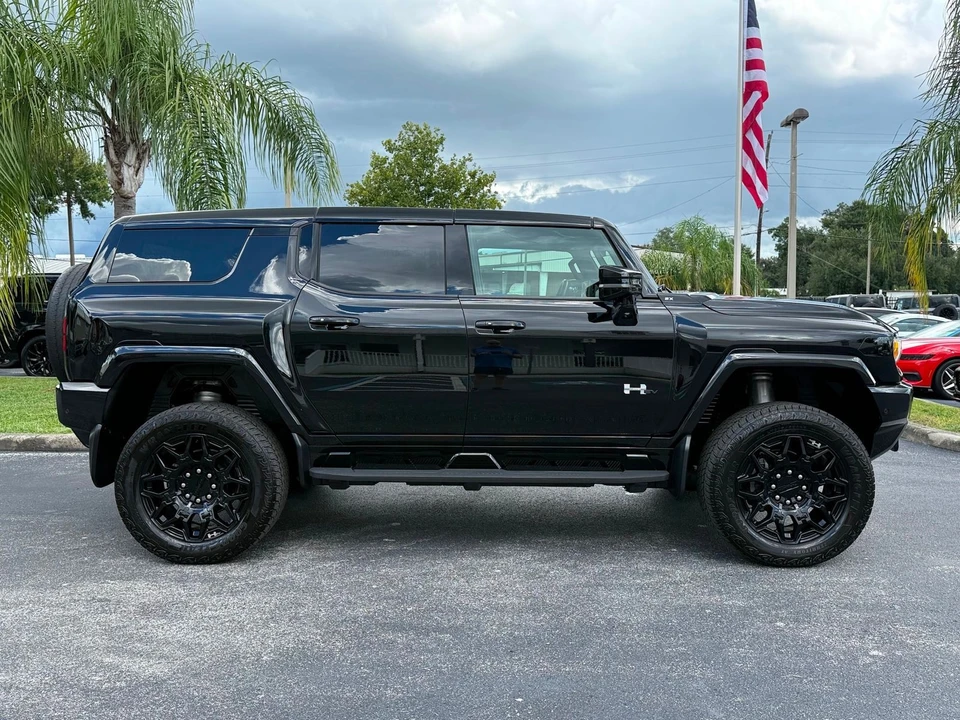 2025 GMC Hummer EV - Image 5 of 12