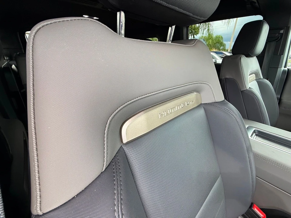 2025 GMC Hummer EV - Image 4 of 12