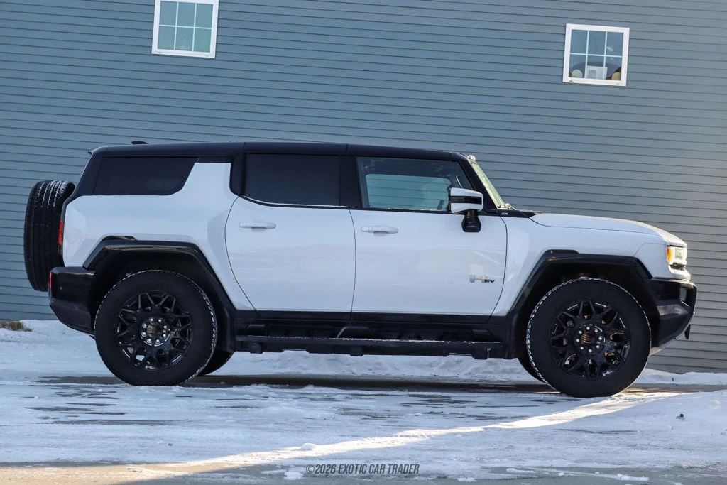 2025 GMC Hummer EV - Image 9 of 12