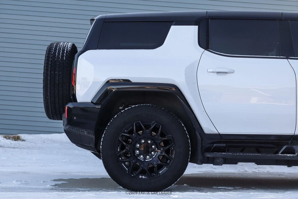 2025 GMC Hummer EV - Image 10 of 12