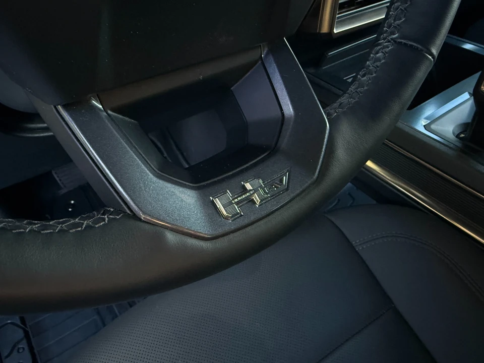 2025 GMC Hummer EV - Image 13 of 21