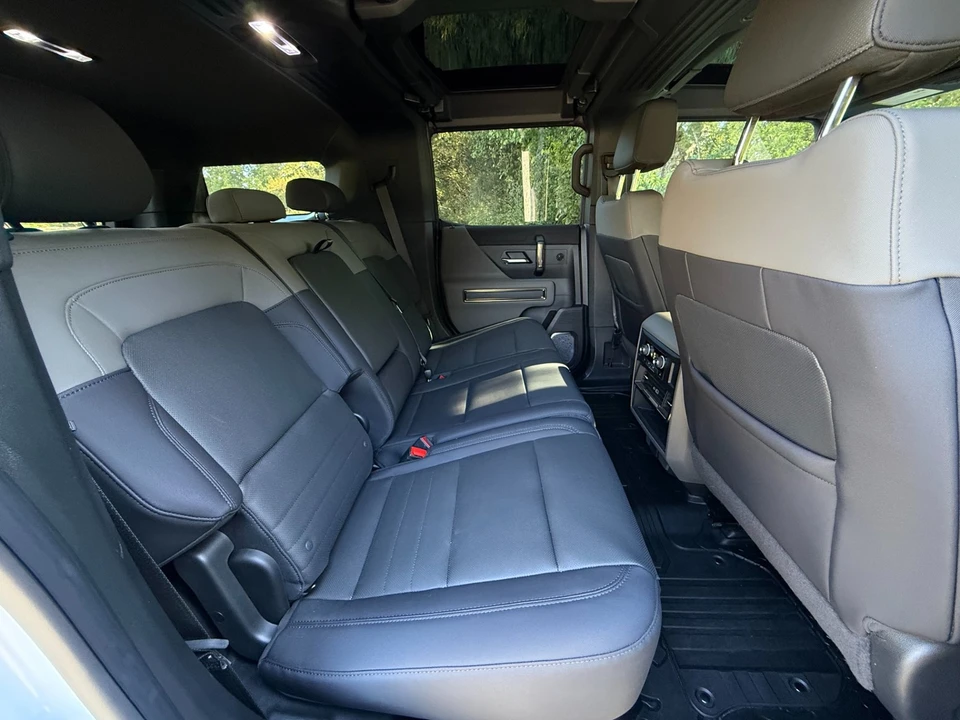 2025 GMC Hummer EV - Image 20 of 21